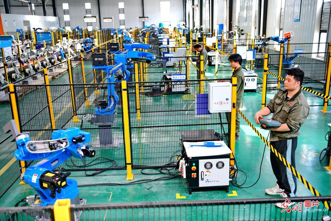 堅守崗位綻放青春風(fēng)采